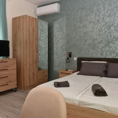 4-teen Guest house *